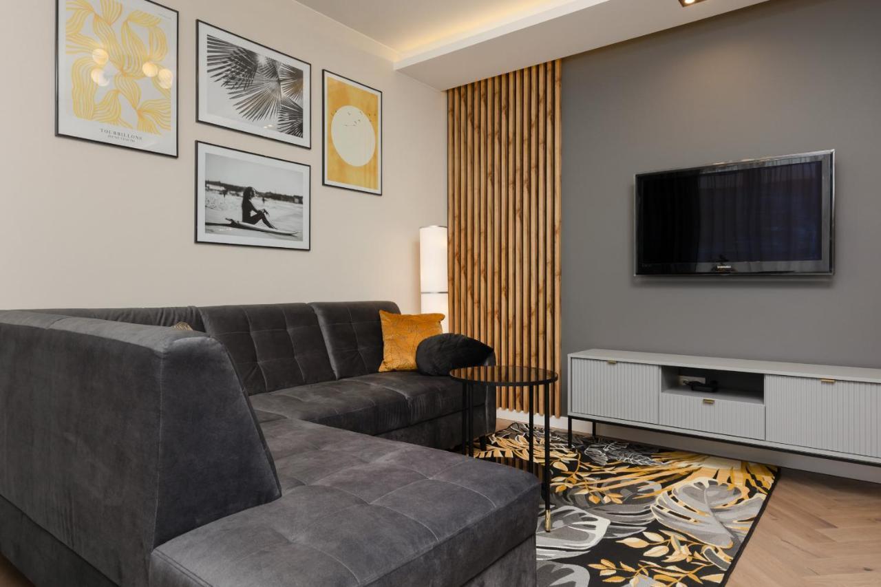 Stunning Family Apartment Ursynow With Parking & Balcony By Noclegi Renters ワルシャワ エクステリア 写真