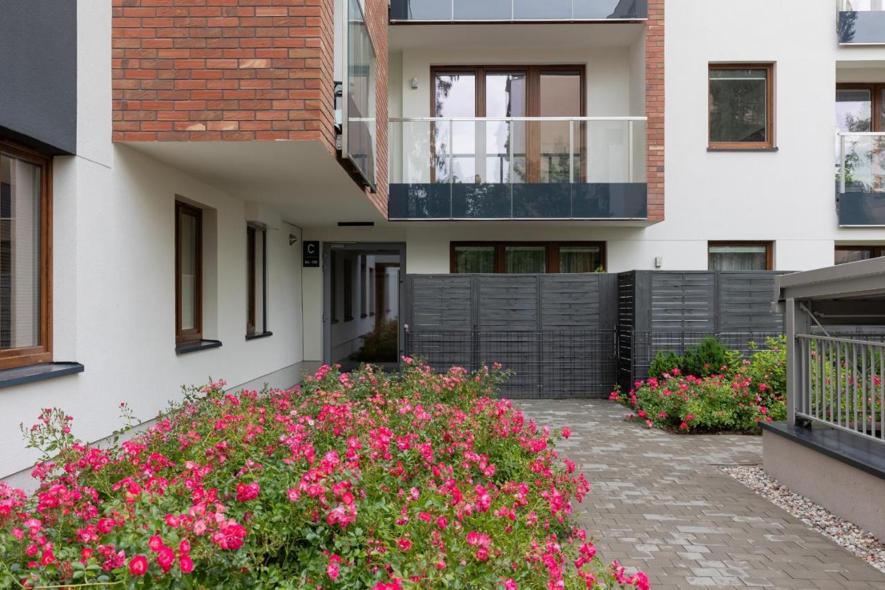 Stunning Family Apartment Ursynow With Parking & Balcony By Noclegi Renters ワルシャワ エクステリア 写真